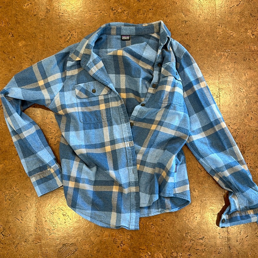 Patagonia Women’s Organic Cotton MW Fjord Flannel Size Large Color: CMKC